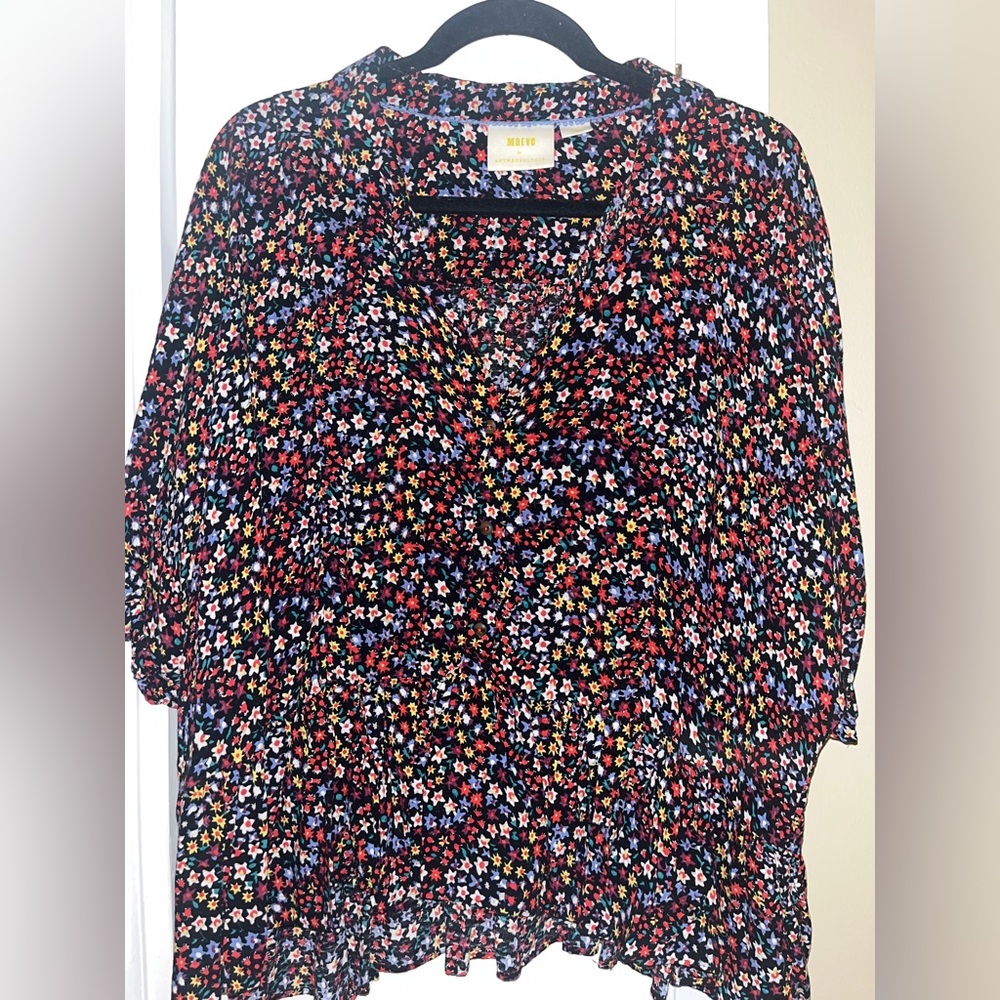 Anthropologie Maeve Star patterned shirt with ruffle sleeve detail